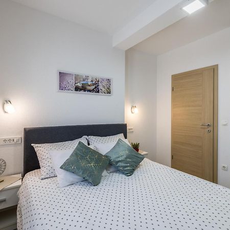Apart Sa Terasom 250M Od Plaze,Parking,Wi Fi,Rostilj Trogir Exteriör bild