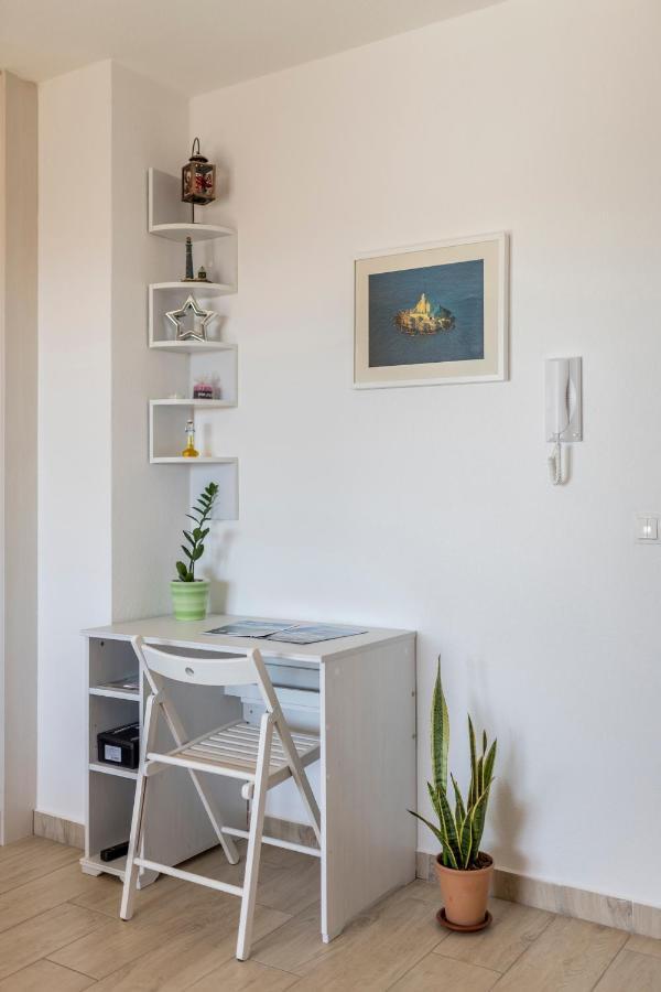 Apart Sa Terasom 250M Od Plaze,Parking,Wi Fi,Rostilj Trogir Exteriör bild