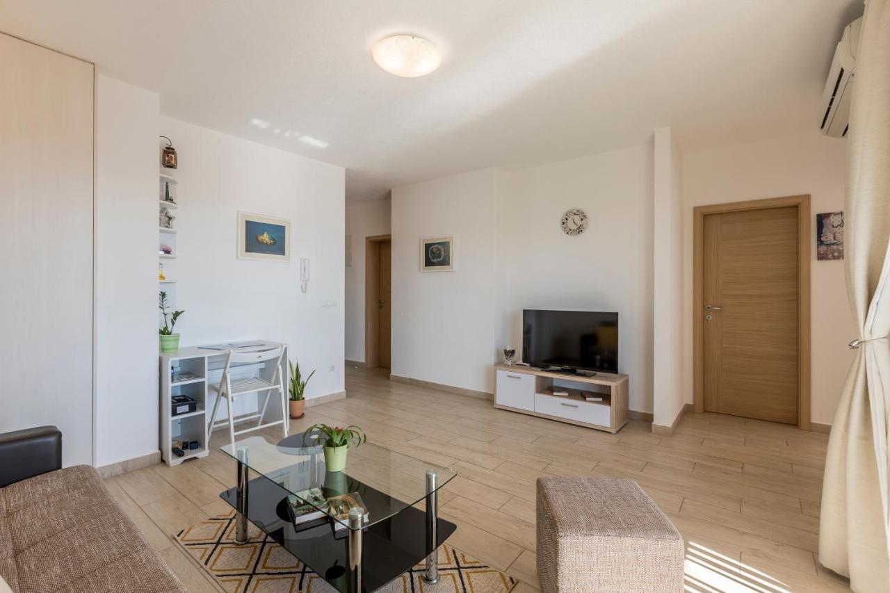 Apart Sa Terasom 250M Od Plaze,Parking,Wi Fi,Rostilj Trogir Exteriör bild