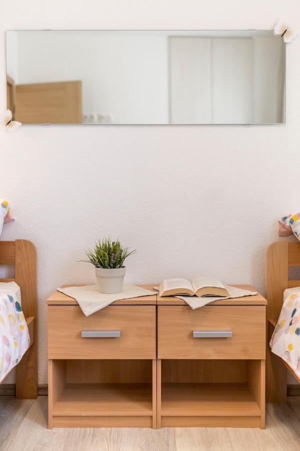 Apart Sa Terasom 250M Od Plaze,Parking,Wi Fi,Rostilj Trogir Exteriör bild