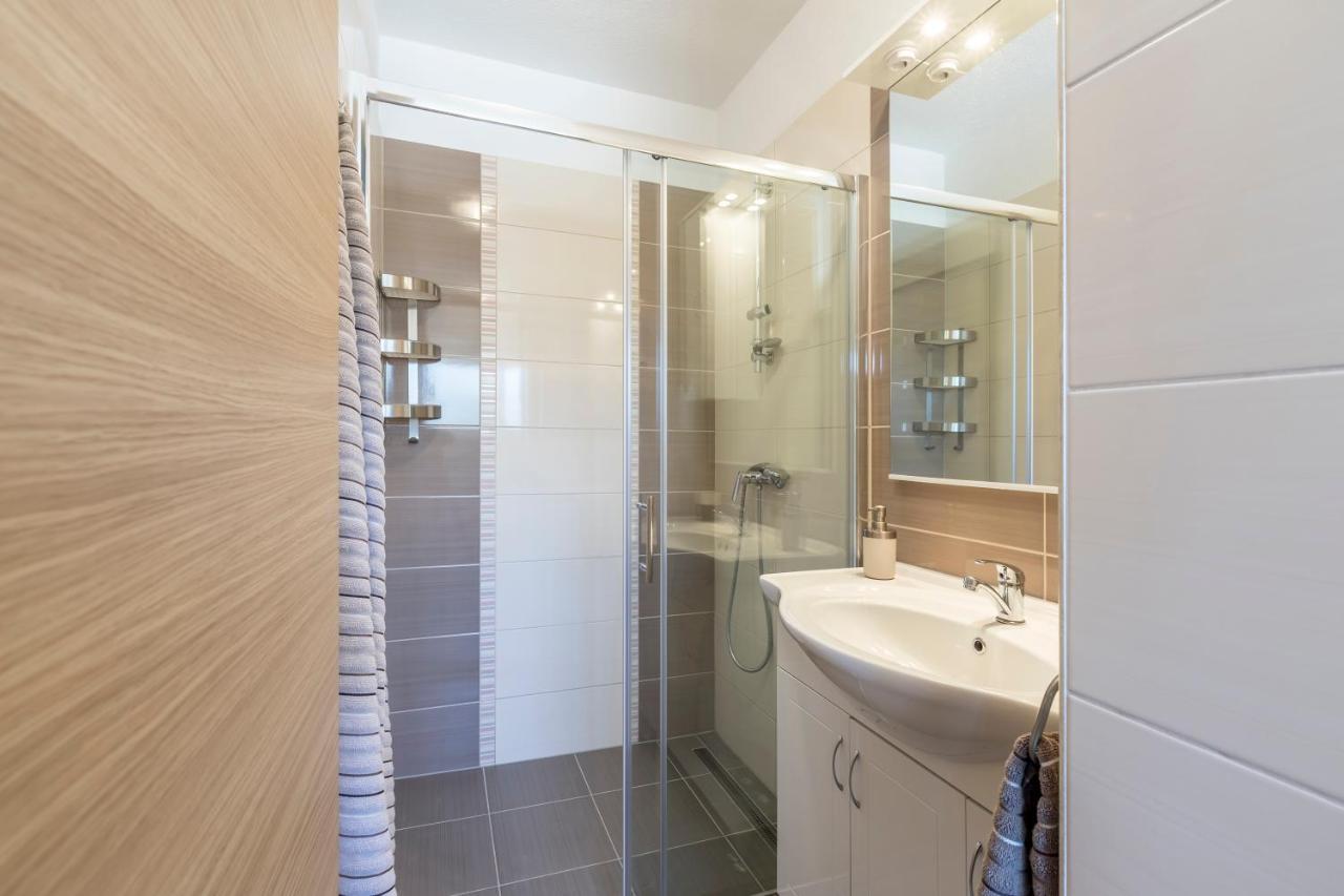 Apart Sa Terasom 250M Od Plaze,Parking,Wi Fi,Rostilj Trogir Exteriör bild
