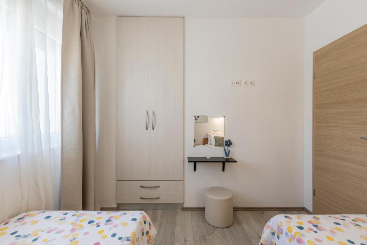 Apart Sa Terasom 250M Od Plaze,Parking,Wi Fi,Rostilj Trogir Exteriör bild