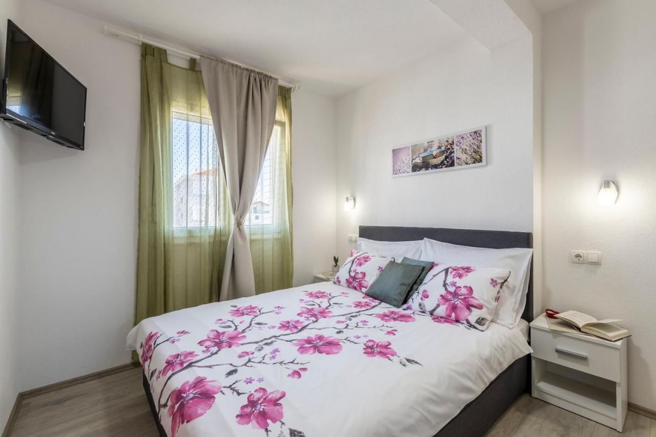 Apart Sa Terasom 250M Od Plaze,Parking,Wi Fi,Rostilj Trogir Exteriör bild