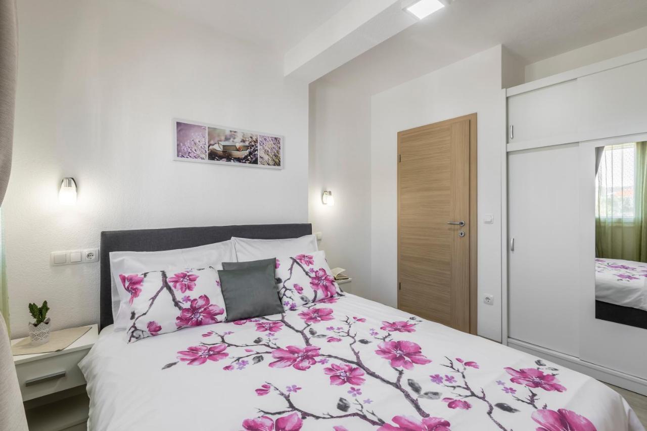 Apart Sa Terasom 250M Od Plaze,Parking,Wi Fi,Rostilj Trogir Exteriör bild