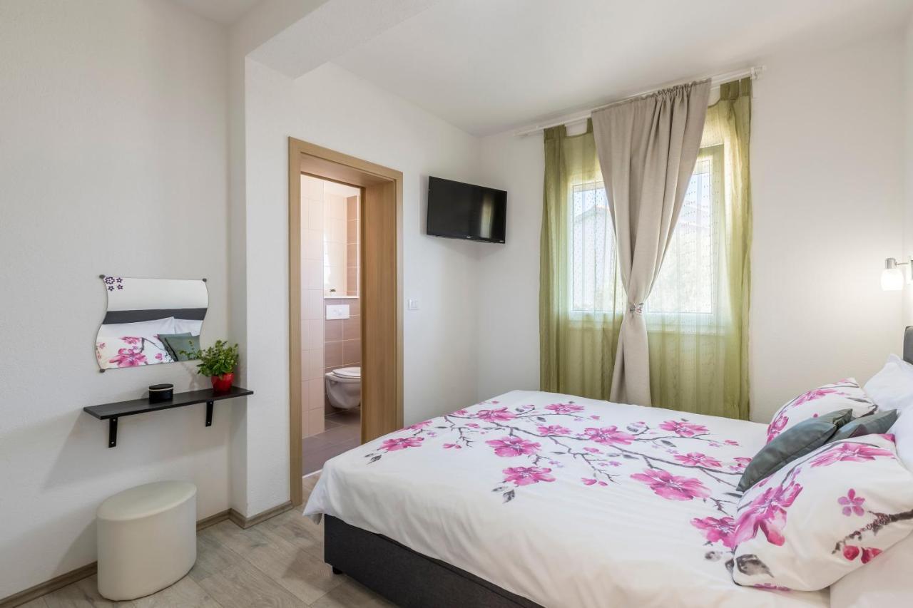 Apart Sa Terasom 250M Od Plaze,Parking,Wi Fi,Rostilj Trogir Exteriör bild