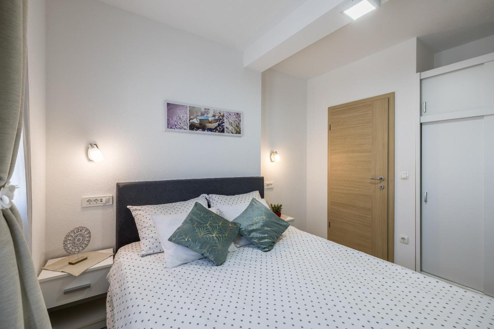 Apart Sa Terasom 250M Od Plaze,Parking,Wi Fi,Rostilj Trogir Exteriör bild