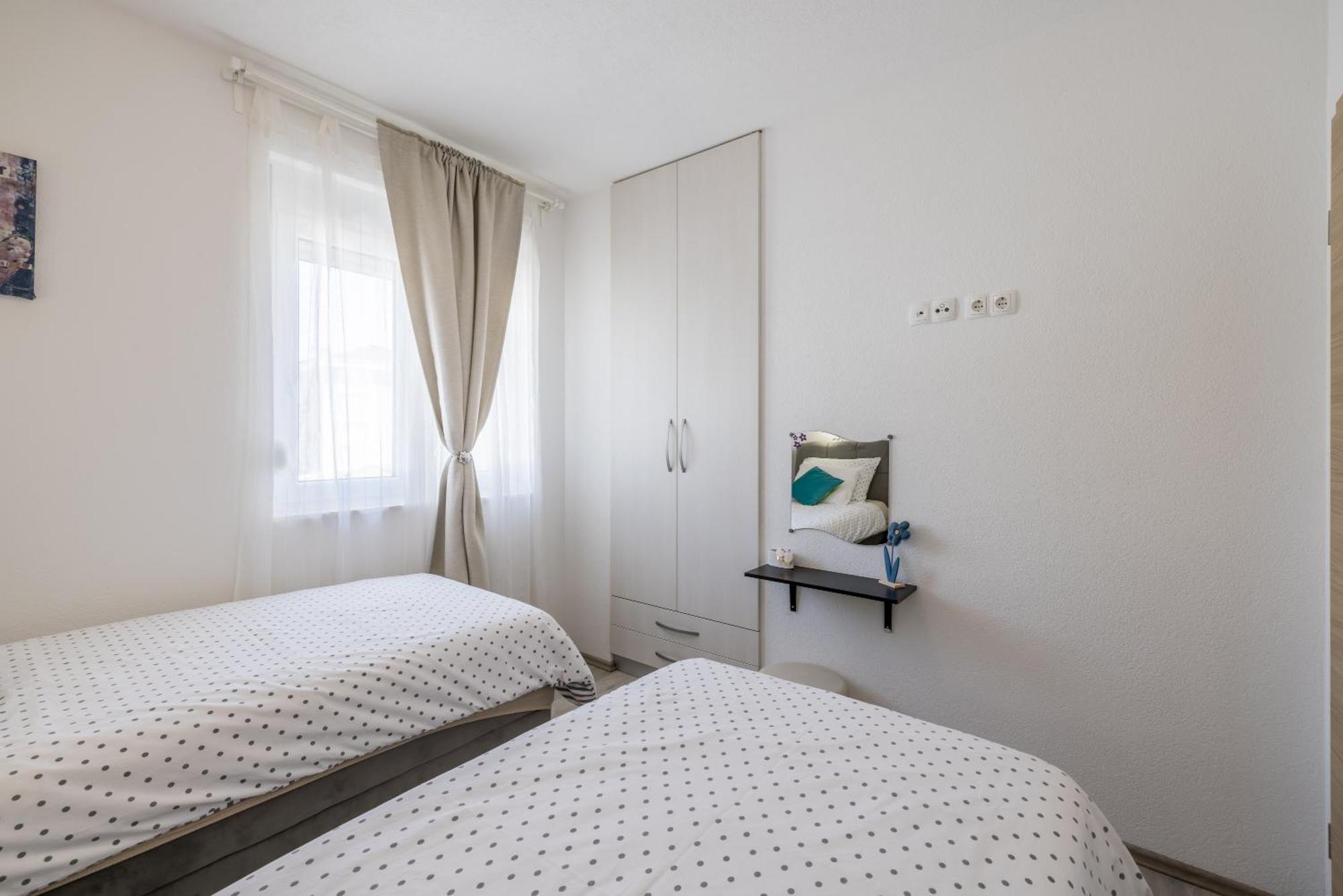 Apart Sa Terasom 250M Od Plaze,Parking,Wi Fi,Rostilj Trogir Exteriör bild