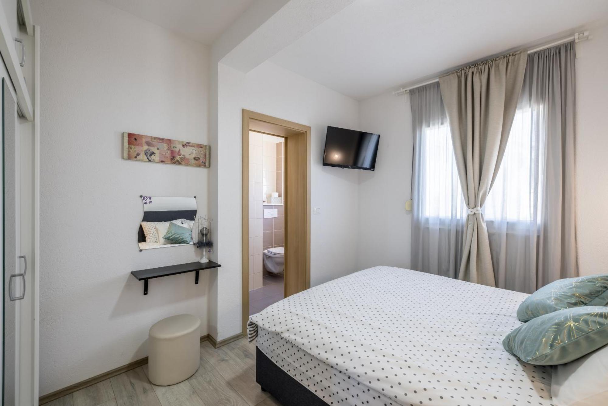 Apart Sa Terasom 250M Od Plaze,Parking,Wi Fi,Rostilj Trogir Exteriör bild