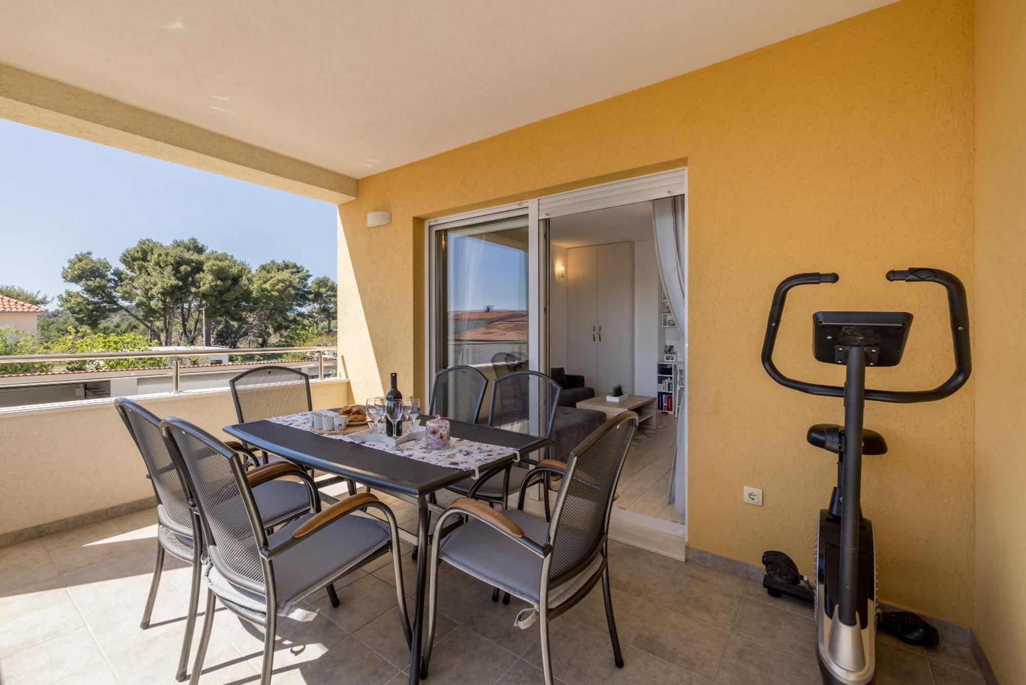 Apart Sa Terasom 250M Od Plaze,Parking,Wi Fi,Rostilj Trogir Exteriör bild