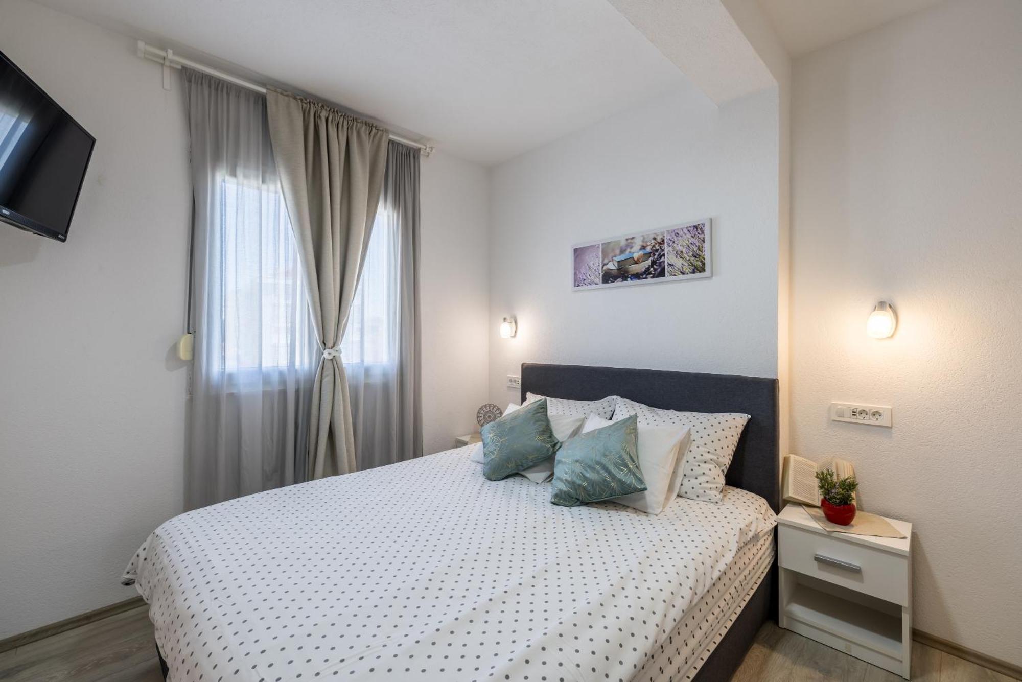 Apart Sa Terasom 250M Od Plaze,Parking,Wi Fi,Rostilj Trogir Exteriör bild