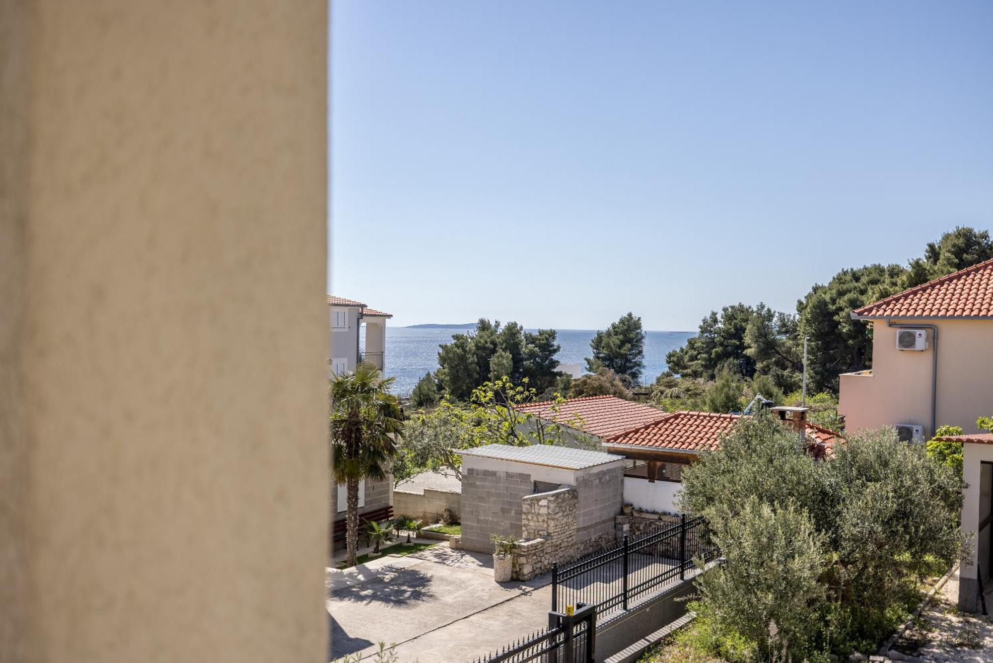 Apart Sa Terasom 250M Od Plaze,Parking,Wi Fi,Rostilj Trogir Exteriör bild